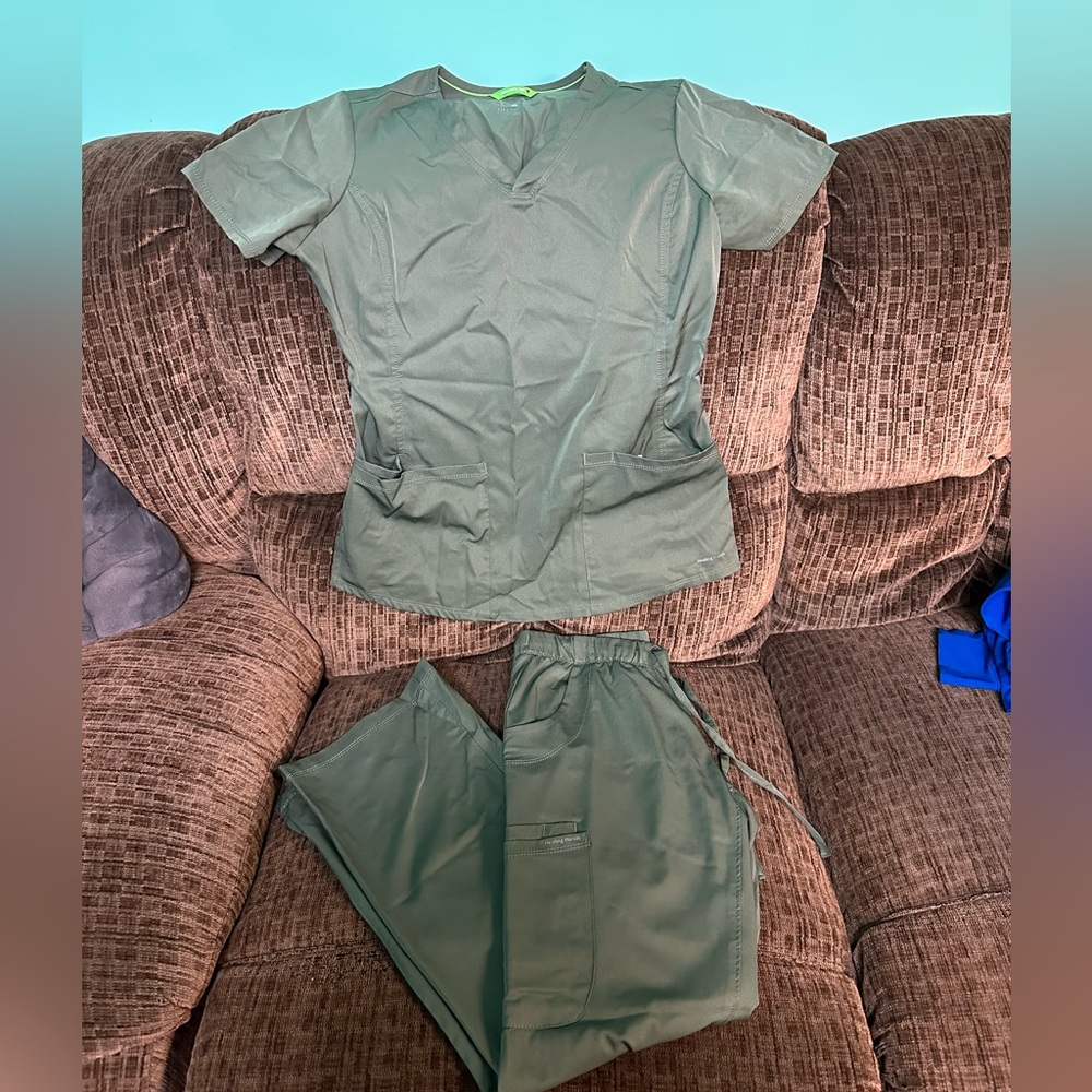 All heart scrub set